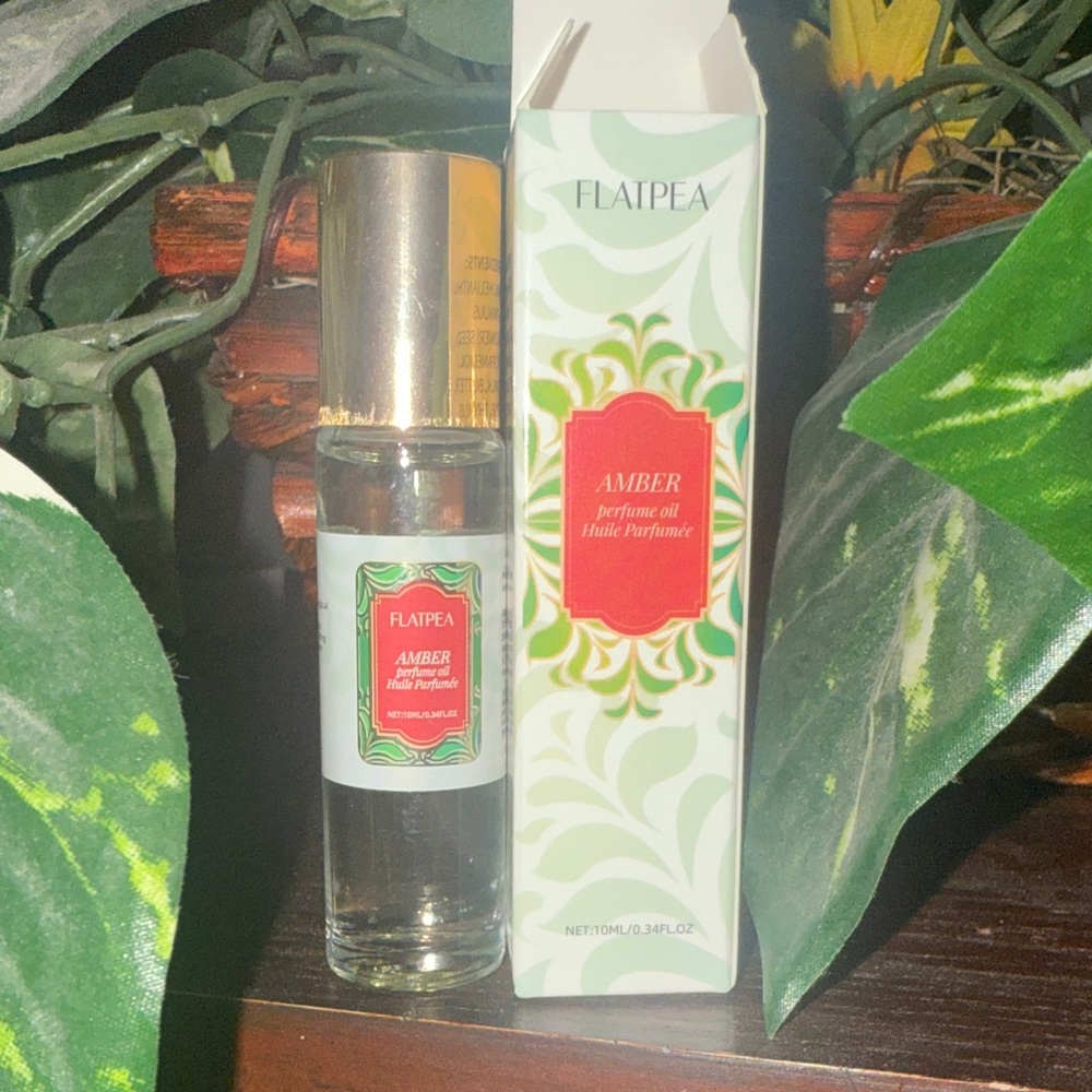 Flatpea Amber Perfume Oil with Gold Cap